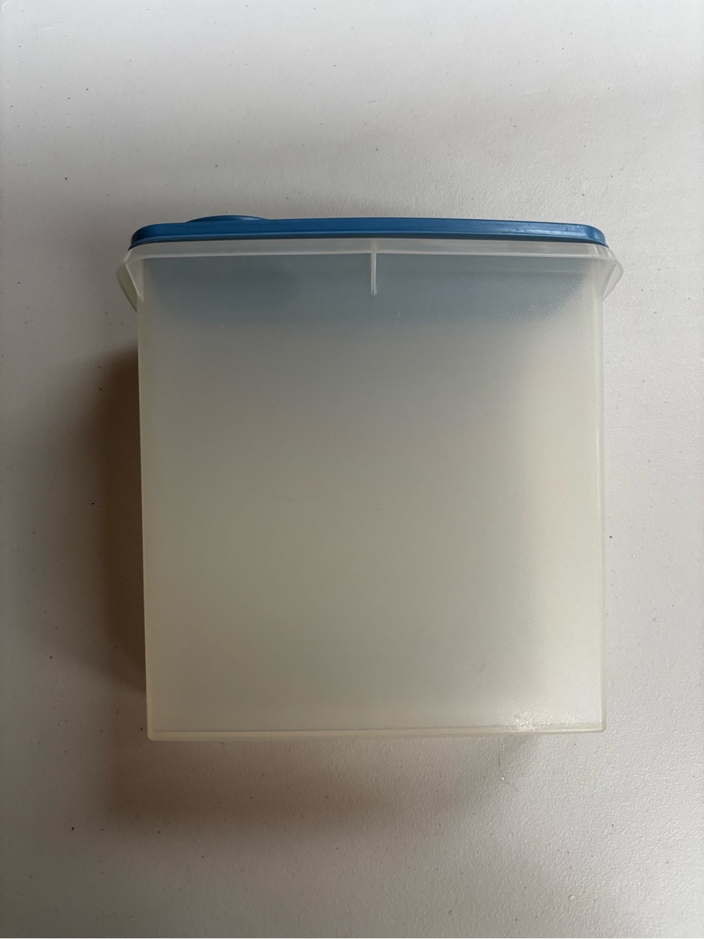 Vintage Tupperware 459-20 Shear Cereal Storage with Pour Spout.